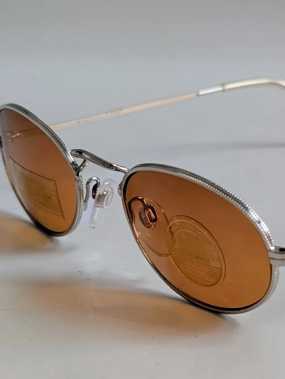 NWT Vintage 90's Classic Oval Metal Sport Sunglasses (S. Silver)
